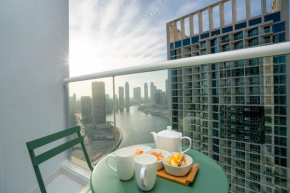 Vacay Lettings Burj Khalifa view & Waterfront Studio